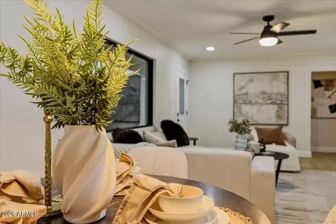 Dining - 2038 E Cheery Lynne Rd, Phoenix, AZ 85016 photo 3 of 3