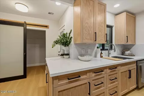 Kitchen - 2038 E Cheery Lynne Rd, Phoenix, AZ 85016 photo 3 of 4