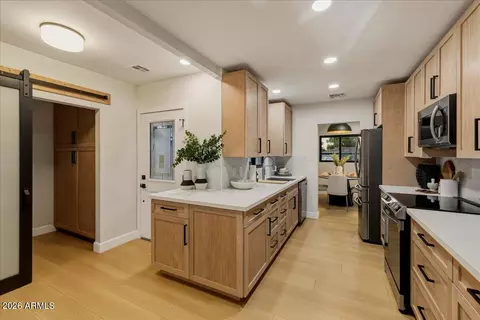 Entry Way - 2038 E Cheery Lynne Rd, Phoenix, AZ 85016 photo 1 of 1