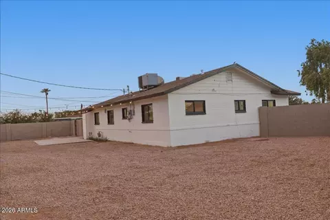 Exterior - 2038 E Cheery Lynne Rd, Phoenix, AZ 85016 photo 5 of 7
