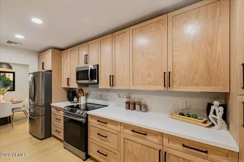 Kitchen - 2038 E Cheery Lynne Rd, Phoenix, AZ 85016 photo 2 of 4