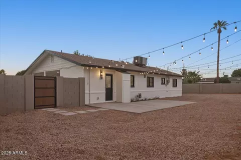 Exterior - 2038 E Cheery Lynne Rd, Phoenix, AZ 85016 photo 2 of 7