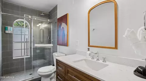 Bath - 2929 N 55th Pl, Phoenix, AZ 85018 photo 3 of 6