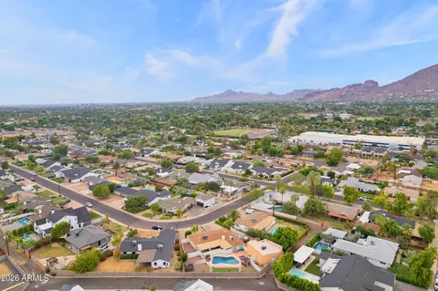 View/Area - 2929 N 55th Pl, Phoenix, AZ 85018 photo 4 of 6