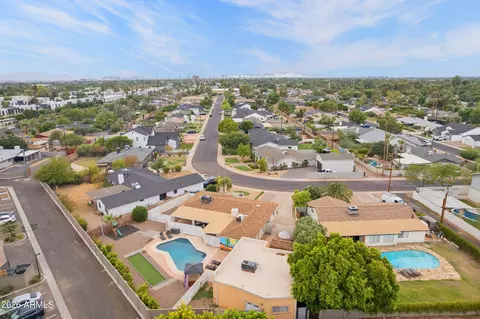 View/Area - 2929 N 55th Pl, Phoenix, AZ 85018 photo 5 of 6
