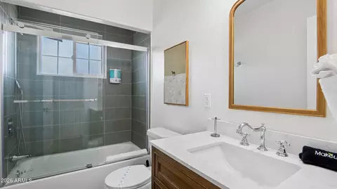 Bath - 2929 N 55th Pl, Phoenix, AZ 85018 photo 2 of 6