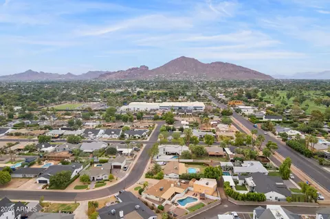 View/Area - 2929 N 55th Pl, Phoenix, AZ 85018 photo 2 of 6