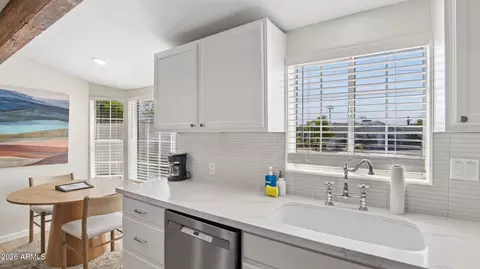 Kitchen - 2929 N 55th Pl, Phoenix, AZ 85018 photo 2 of 3