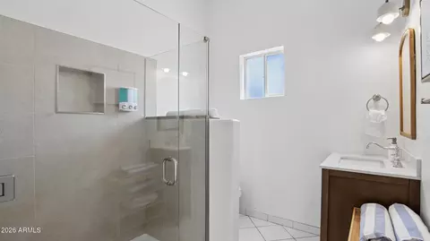 Bath - 2929 N 55th Pl, Phoenix, AZ 85018 photo 5 of 6