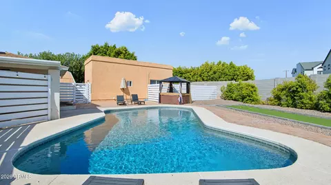 Exterior - 2929 N 55th Pl, Phoenix, AZ 85018 photo 3 of 6