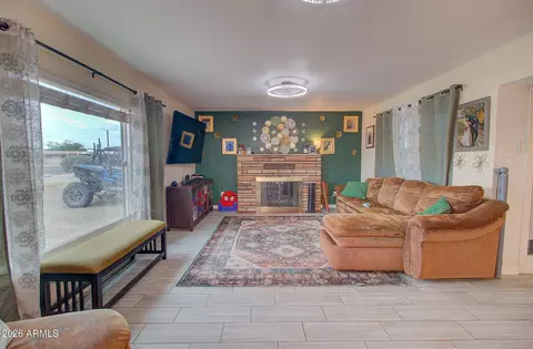 1128 N Walnut Dr, Casa Grande, AZ 85122