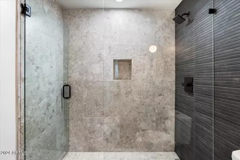Bath - 744 E Myrtle Ave, Phoenix, AZ 85020 photo 4 of 7