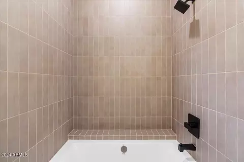 Bath - 744 E Myrtle Ave, Phoenix, AZ 85020 photo 6 of 7