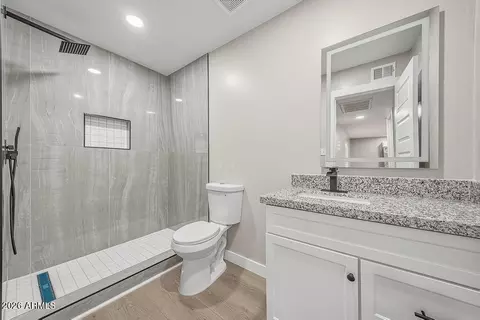 Bath - 2609 E Lemon St, Tempe, AZ 85288 photo 2 of 3