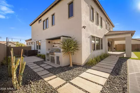 Exterior - 2110 E Fallen Leaf Ln, Phoenix, AZ 85024 photo 9 of 19