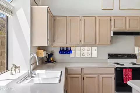 Kitchen - 735 E Goldenrod St, Phoenix, AZ 85048 photo 8 of 8