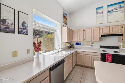 Kitchen - 735 E Goldenrod St, Phoenix, AZ 85048 photo 6 of 8