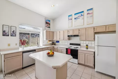 Kitchen - 735 E Goldenrod St, Phoenix, AZ 85048 photo 2 of 8