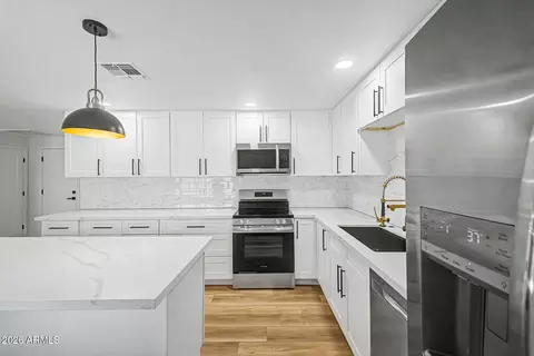 Kitchen - 3937 E Andorra Dr, Phoenix, AZ 85032 photo 2 of 2