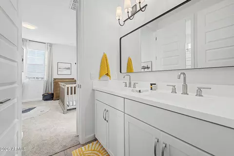 Bath - 5956 E Sinclair St, Phoenix, AZ 85054 photo 5 of 7