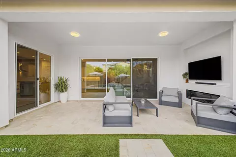 Exterior - 5956 E Sinclair St, Phoenix, AZ 85054 photo 5 of 9