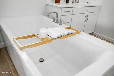 Bath - 5956 E Sinclair St, Phoenix, AZ 85054 photo 1 of 7
