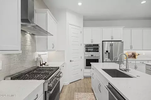 Kitchen - 5956 E Sinclair St, Phoenix, AZ 85054 photo 5 of 6