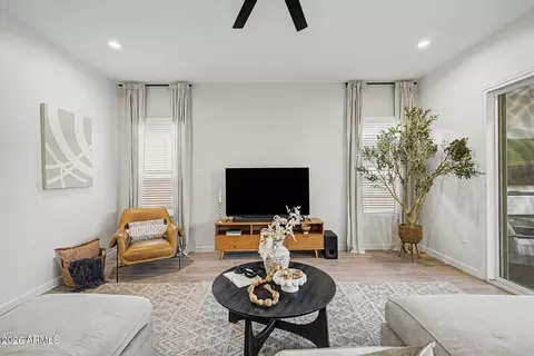 Living - 5956 E Sinclair St, Phoenix, AZ 85054 photo 2 of 2