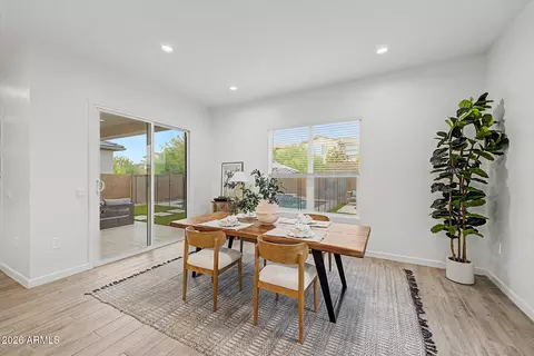 Dining - 5956 E Sinclair St, Phoenix, AZ 85054 photo 2 of 2