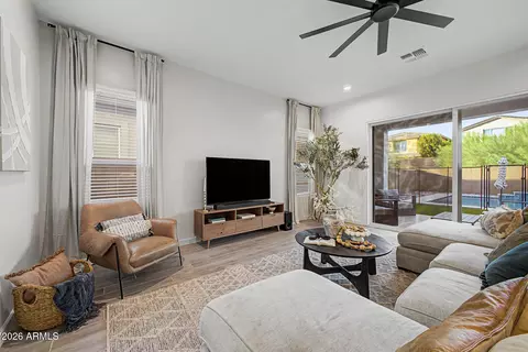 Living - 5956 E Sinclair St, Phoenix, AZ 85054 photo 1 of 2