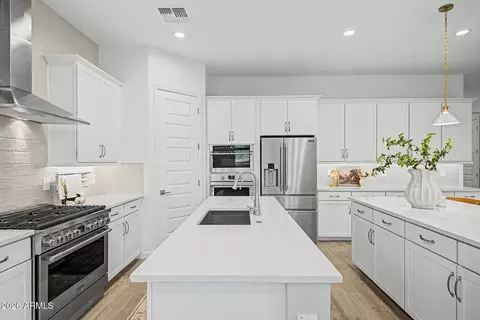 Kitchen - 5956 E Sinclair St, Phoenix, AZ 85054 photo 4 of 6