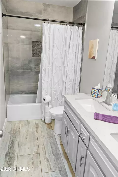 Bath - 1225 E Harbor View Dr, Tempe, AZ 85283 photo 2 of 3