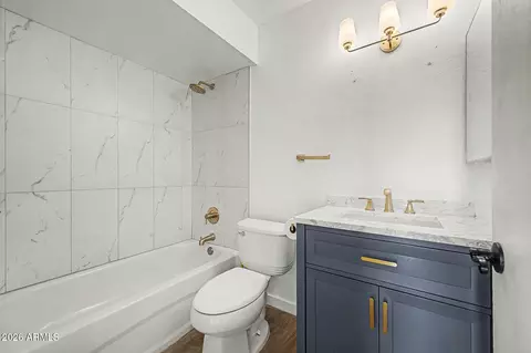 Bath - 2102 W Utopia Rd, Phoenix, AZ 85027 photo 3 of 3