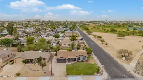 View/Area - 2102 W Utopia Rd, Phoenix, AZ 85027 photo 11 of 16