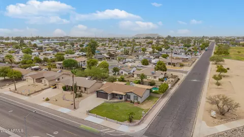 View/Area - 2102 W Utopia Rd, Phoenix, AZ 85027 photo 12 of 16