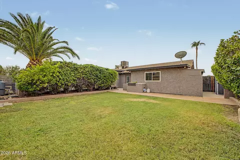 Exterior - 2102 W Utopia Rd, Phoenix, AZ 85027 photo 7 of 9