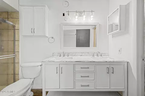 Bath - 2102 W Utopia Rd, Phoenix, AZ 85027 photo 1 of 3