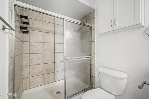 Bath - 2102 W Utopia Rd, Phoenix, AZ 85027 photo 2 of 3