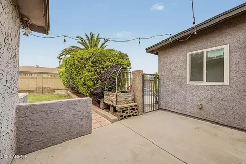 Exterior - 2102 W Utopia Rd, Phoenix, AZ 85027 photo 5 of 9