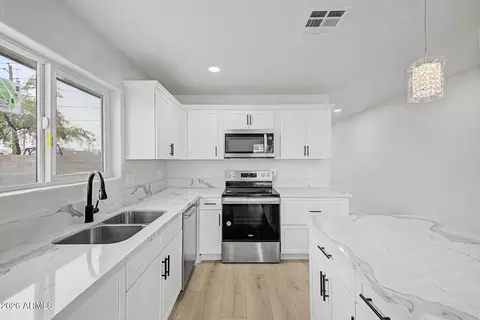 Kitchen - 1228 S 15th Ave, Phoenix, AZ 85007 photo 3 of 4