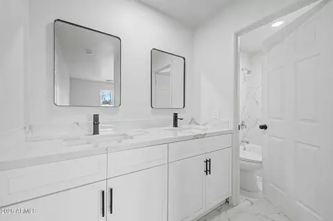 Bath - 1228 S 15th Ave, Phoenix, AZ 85007 photo 1 of 3