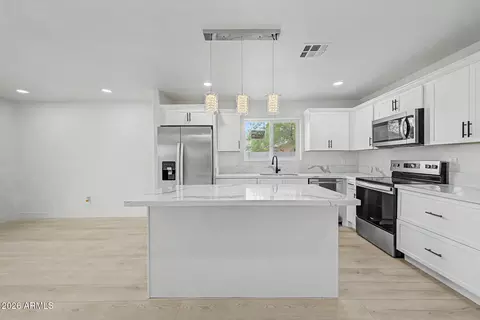 Kitchen - 1228 S 15th Ave, Phoenix, AZ 85007 photo 2 of 4