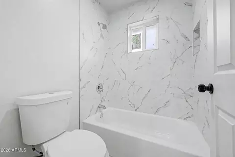 Bath - 1228 S 15th Ave, Phoenix, AZ 85007 photo 2 of 3
