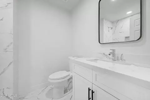 Bath - 1228 S 15th Ave, Phoenix, AZ 85007 photo 3 of 3