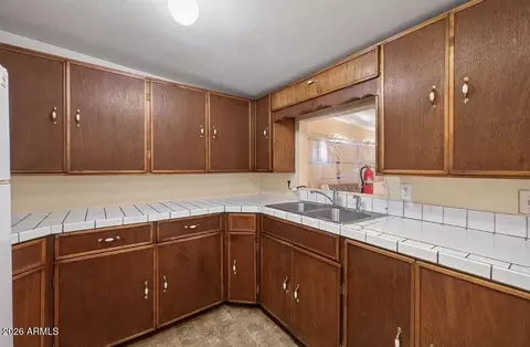 Kitchen - 5499 S Glendale Ave, Globe, AZ 85501 photo 4 of 4
