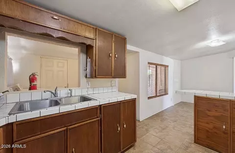 Kitchen - 5499 S Glendale Ave, Globe, AZ 85501 photo 3 of 4