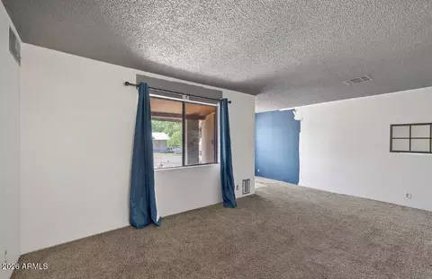 Living - 5499 S Glendale Ave, Globe, AZ 85501 photo 2 of 4