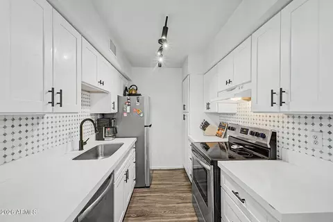 Kitchen - 2625 E Indian School Rd #341, Phoenix, AZ 85016 photo 1 of 3