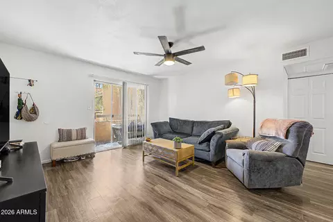 Living - 2625 E Indian School Rd #341, Phoenix, AZ 85016 photo 1 of 2