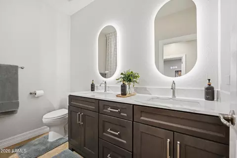 Bath - 4451 E Desert Ln, Gilbert, AZ 85234 photo 4 of 5
